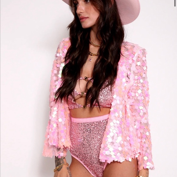 East n West set - Picture 1 of 8